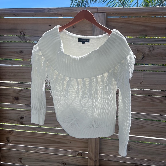 Off-shoulder sweater - Picture 1 of 5